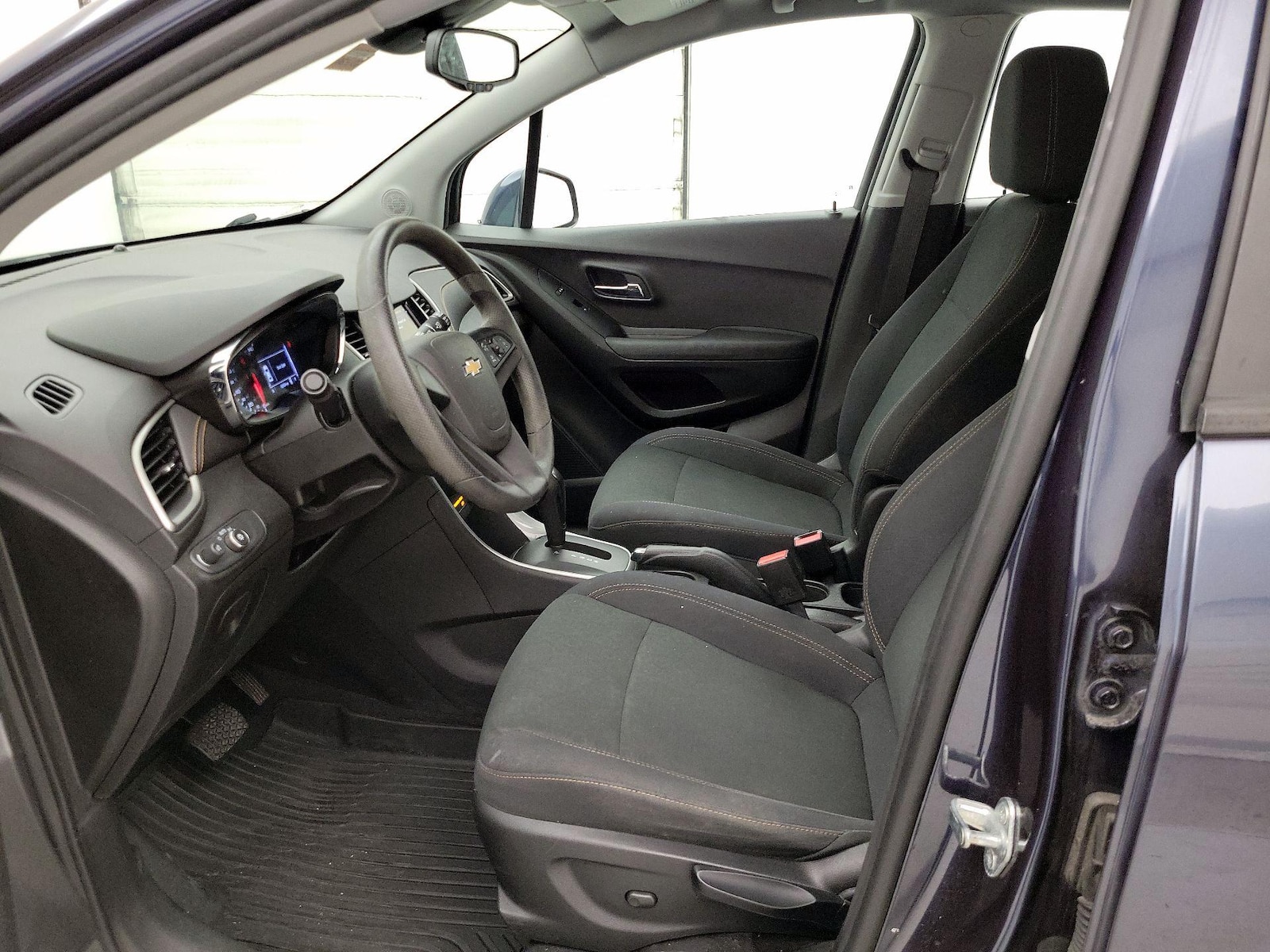 2019 Chevrolet Trax LS - Photo 12