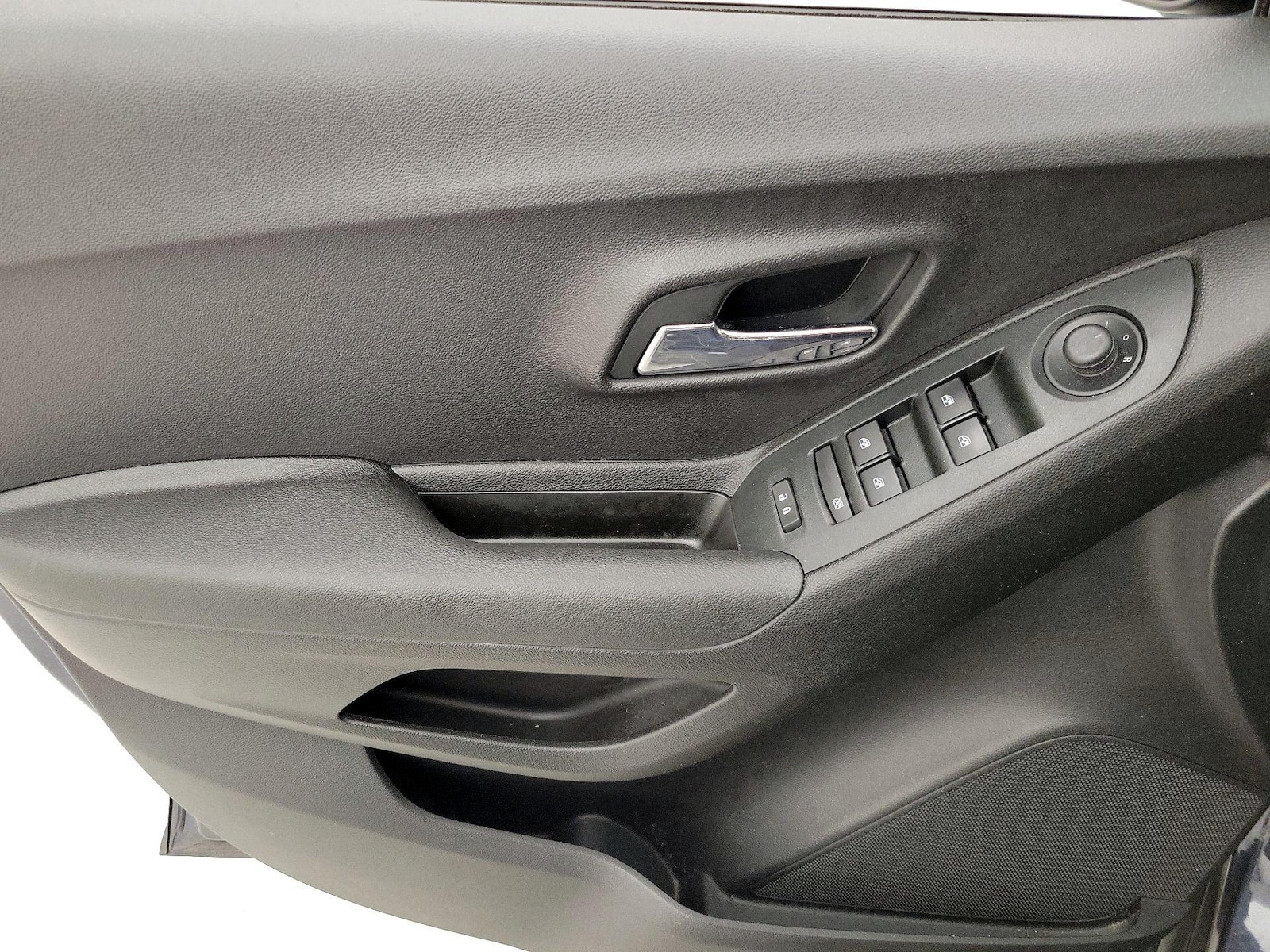 2019 Chevrolet Trax LS - Photo 13