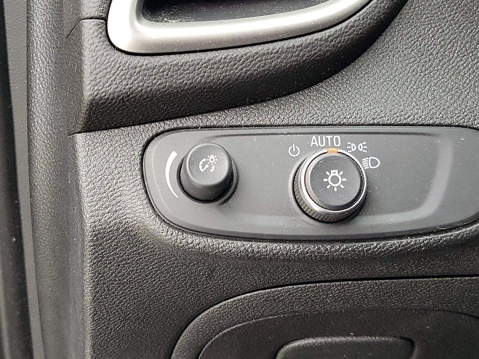 2019 Chevrolet Trax LS - Photo 14