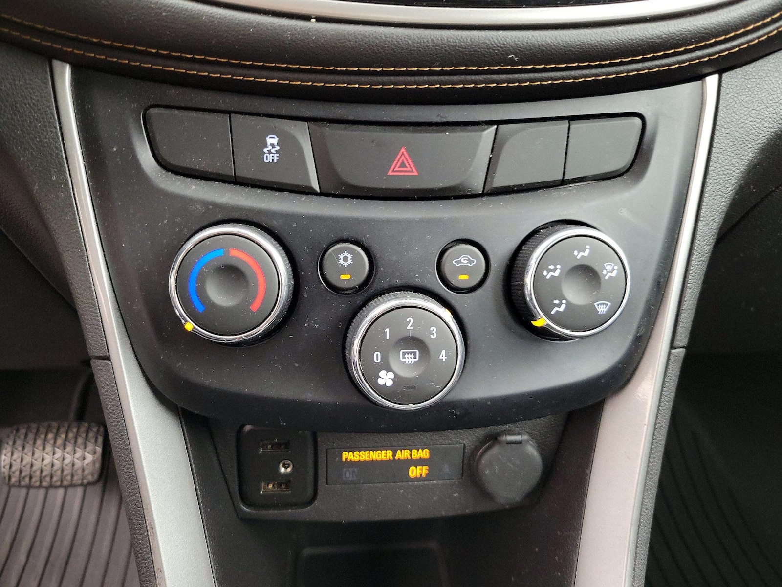 2019 Chevrolet Trax LS - Photo 17