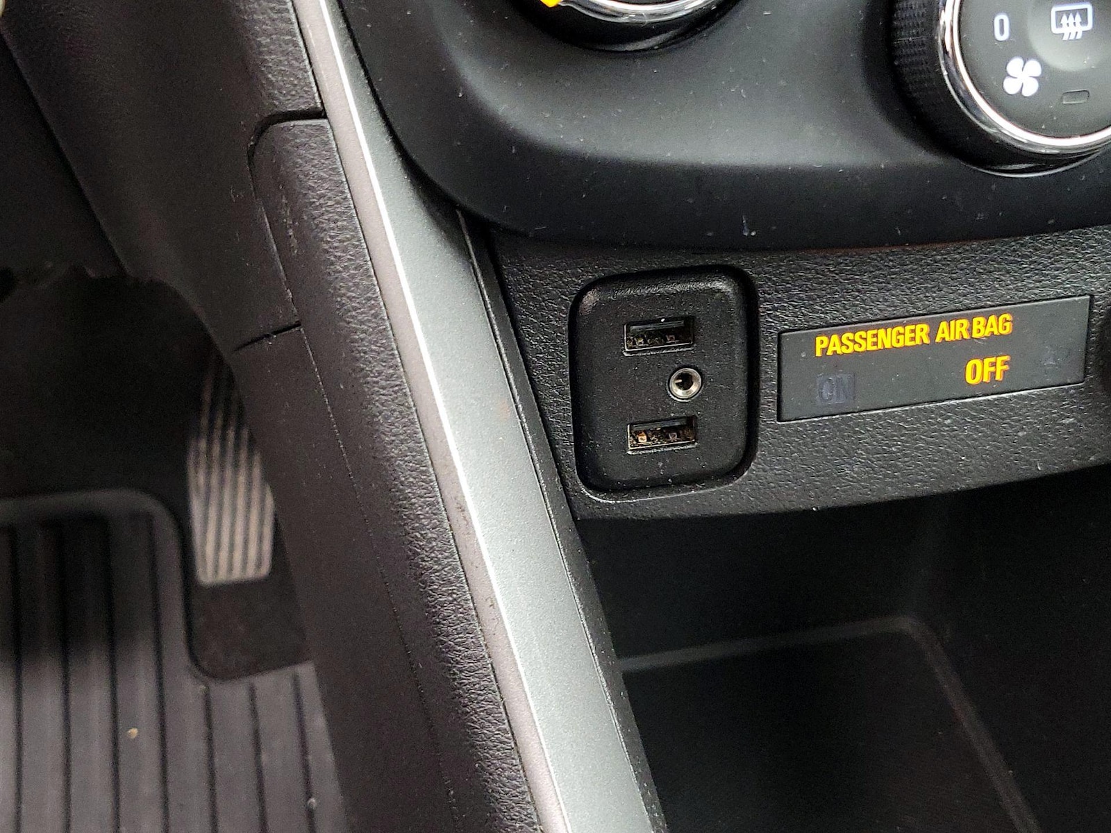 2019 Chevrolet Trax LS - Photo 19