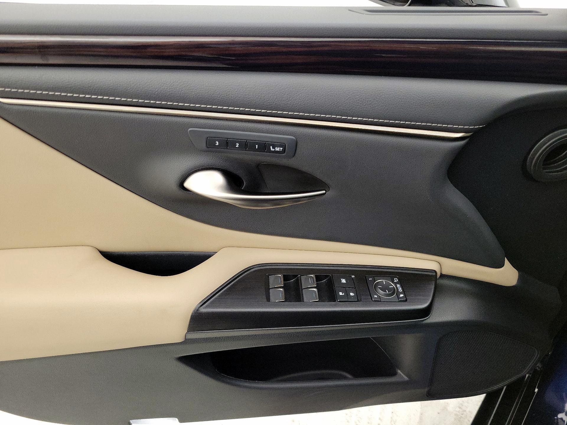 Thumbnail: 2021 Lexus ES - 12