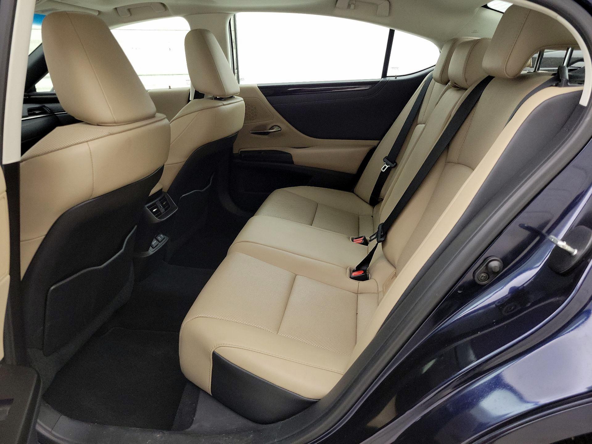 Thumbnail: 2021 Lexus ES - 20