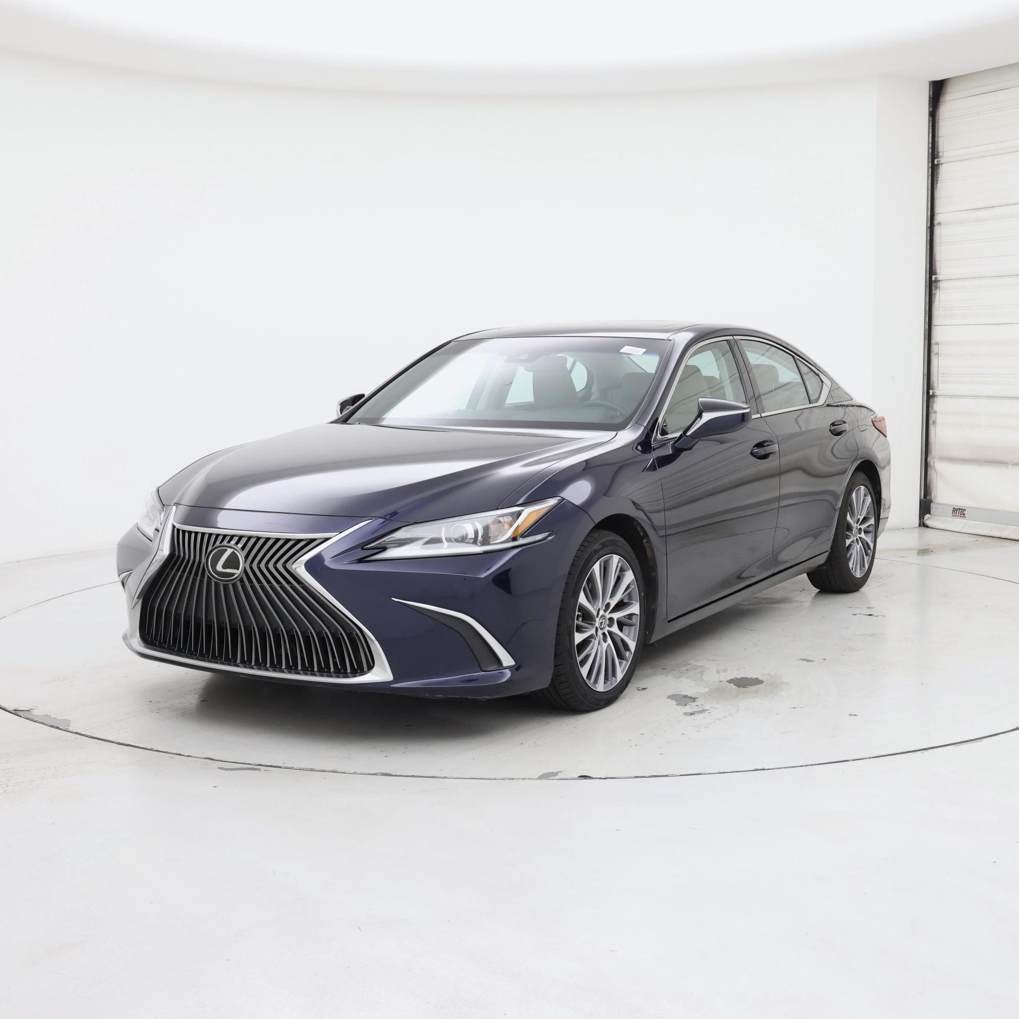 Thumbnail: 2021 Lexus ES - 4