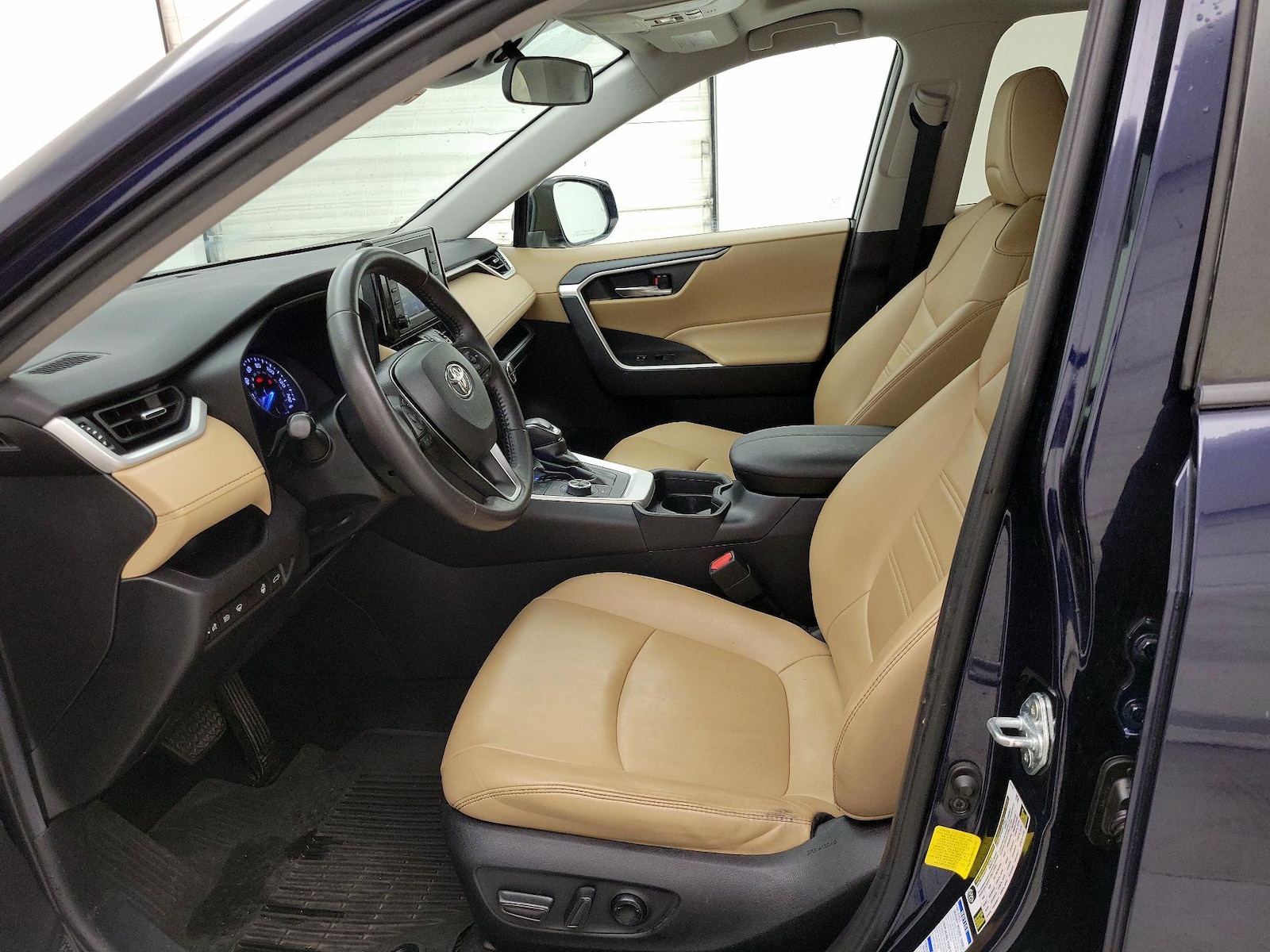 2021 Toyota RAV4 XLE Premium - Photo 12