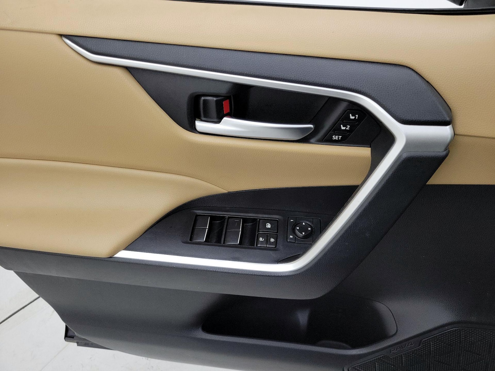 2021 Toyota RAV4 XLE Premium - Photo 13