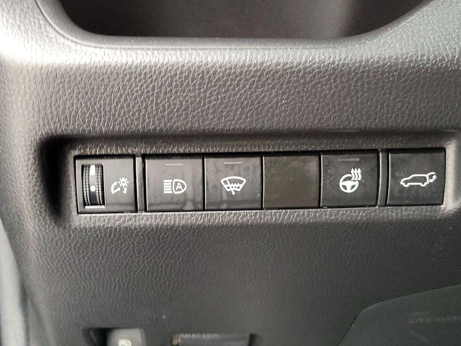 2021 Toyota RAV4 XLE Premium - Photo 14