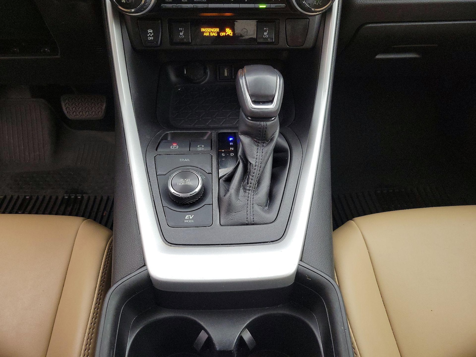 2021 Toyota RAV4 XLE Premium - Photo 18