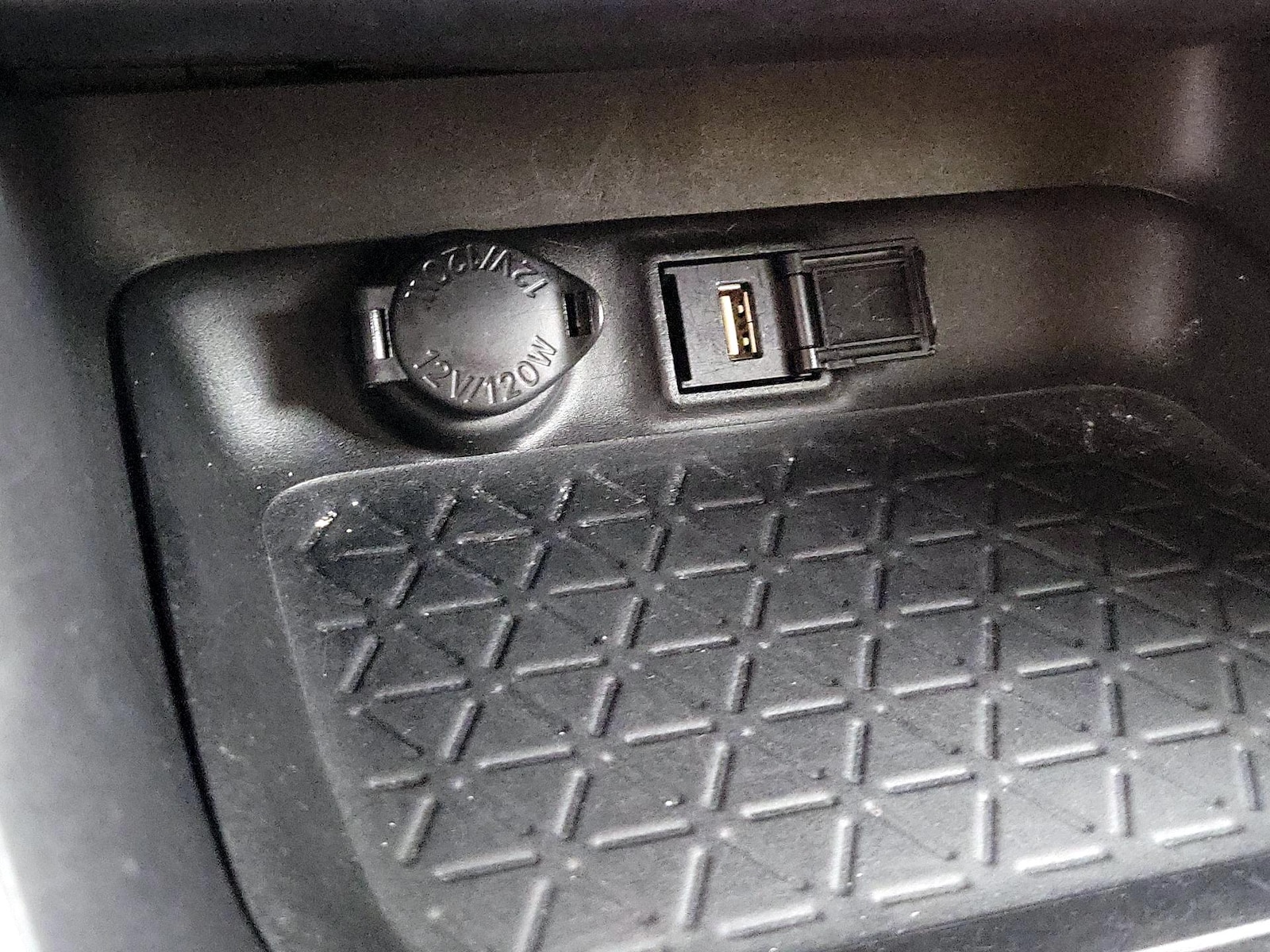 2021 Toyota RAV4 XLE Premium - Photo 19