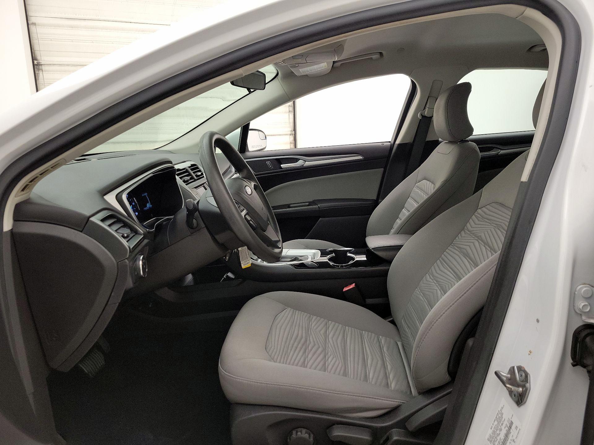 Thumbnail: 2016 Ford Fusion - 11