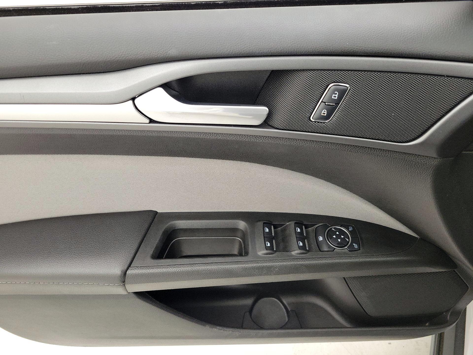 Thumbnail: 2016 Ford Fusion - 12
