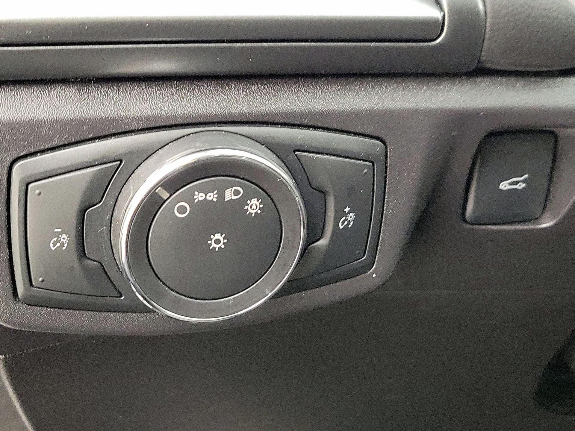 Thumbnail: 2016 Ford Fusion - 13