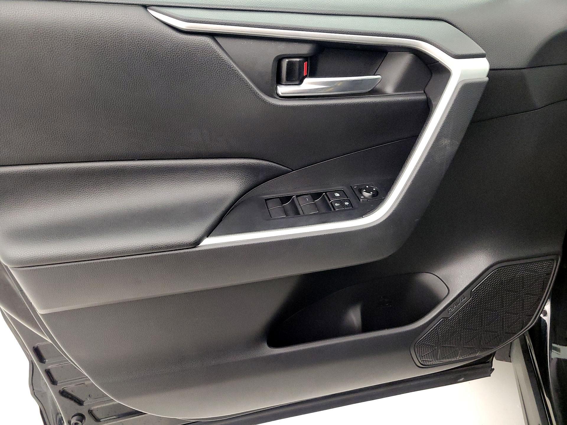 Thumbnail: 2021 Toyota RAV4 - 12