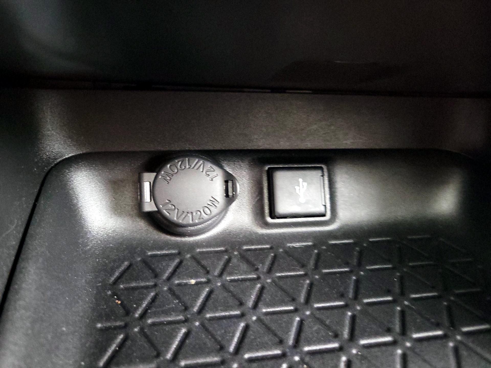 Thumbnail: 2021 Toyota RAV4 - 18