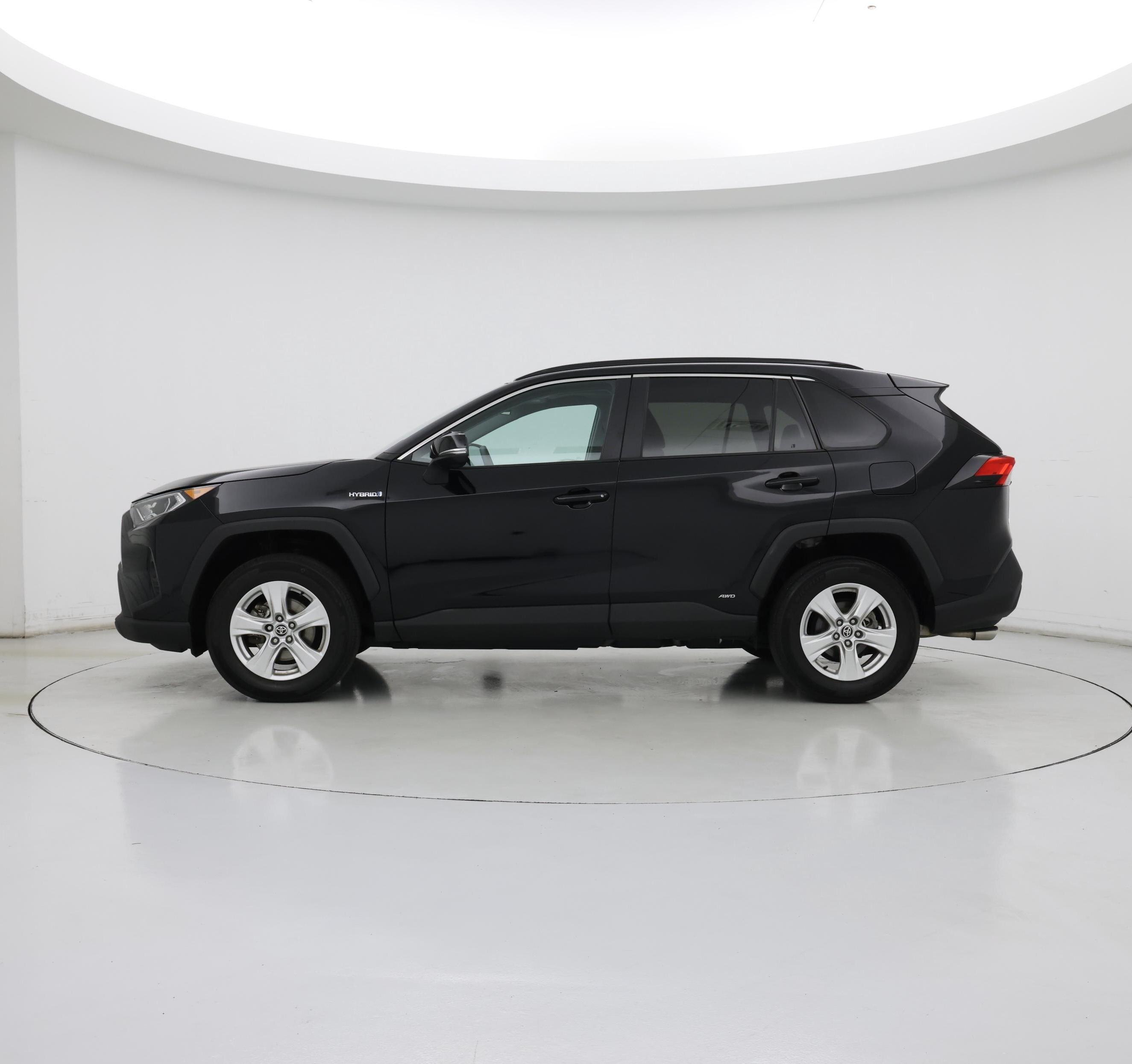 Thumbnail: 2021 Toyota RAV4 - 3
