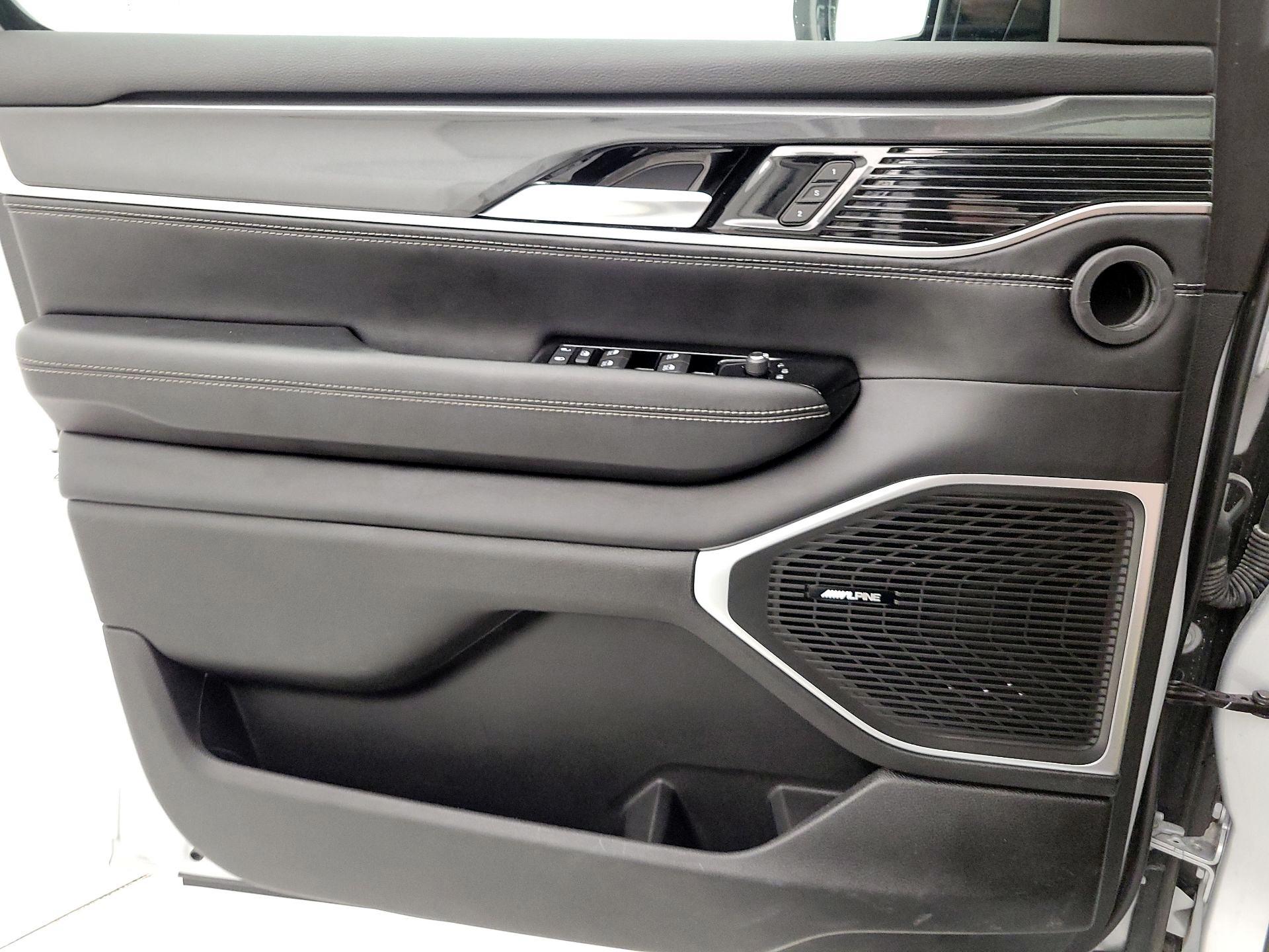 Thumbnail: 2023 Jeep Wagoneer - 12