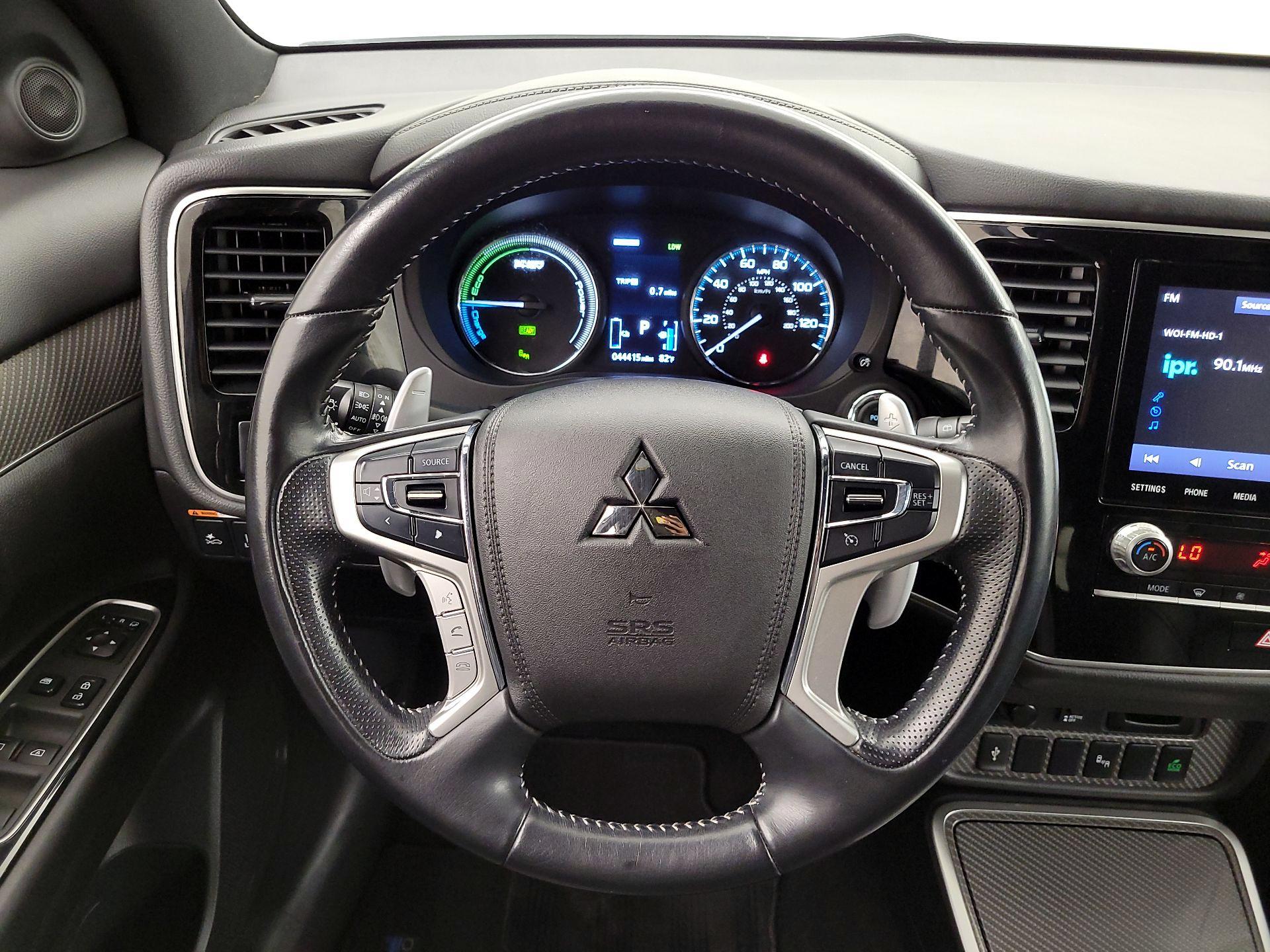 Thumbnail: 2020 Mitsubishi Outlander - 10