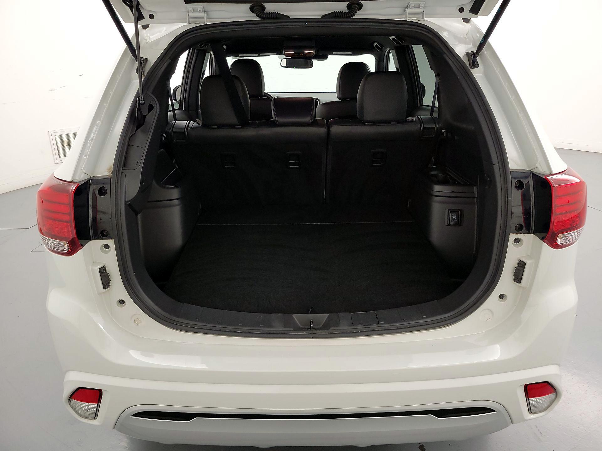 Thumbnail: 2020 Mitsubishi Outlander - 18