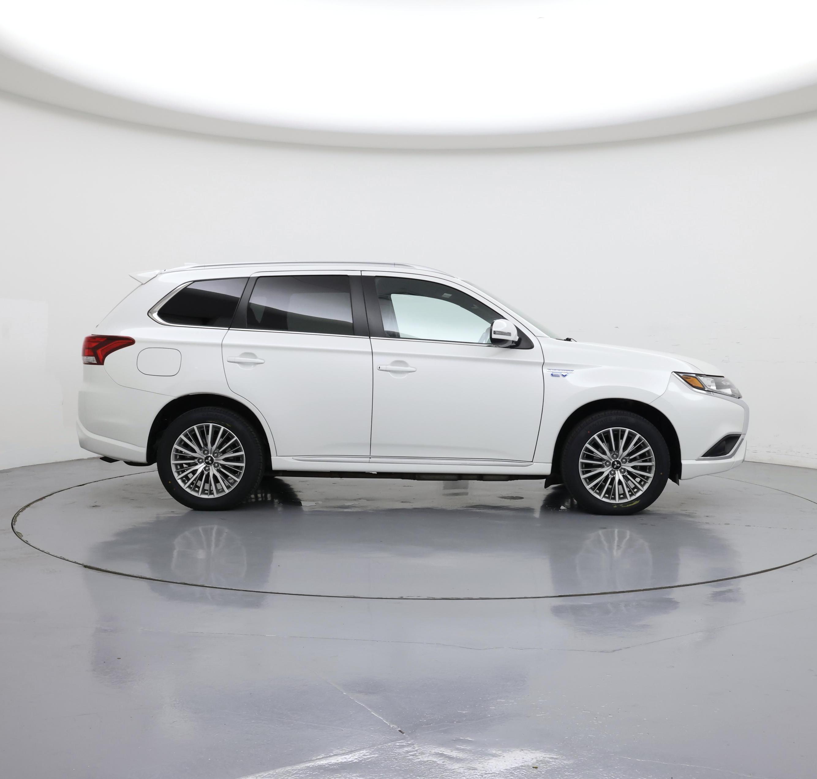 Thumbnail: 2020 Mitsubishi Outlander - 7