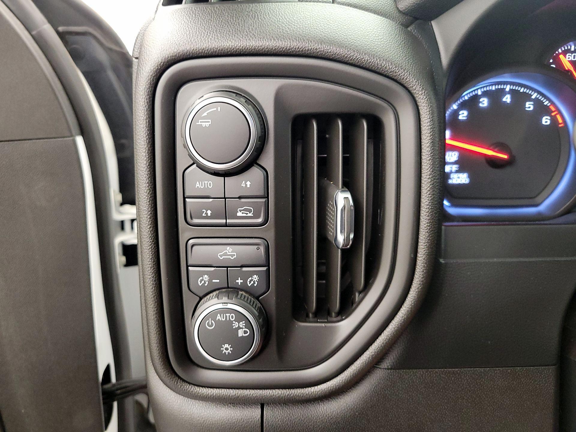 Thumbnail: 2021 Chevrolet Silverado 1500 - 13