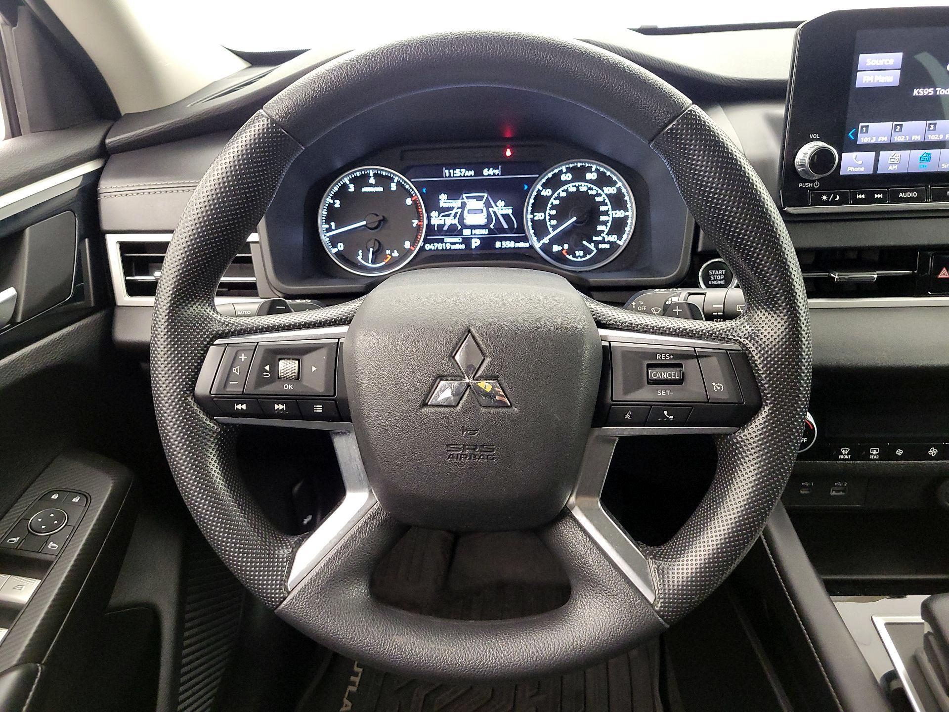 Thumbnail: 2022 Mitsubishi Outlander - 10