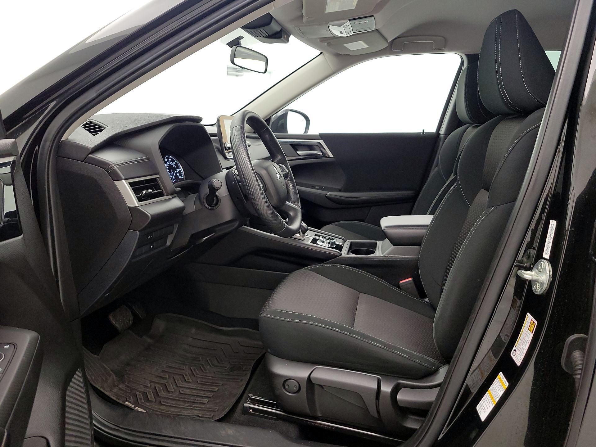 Thumbnail: 2022 Mitsubishi Outlander - 11