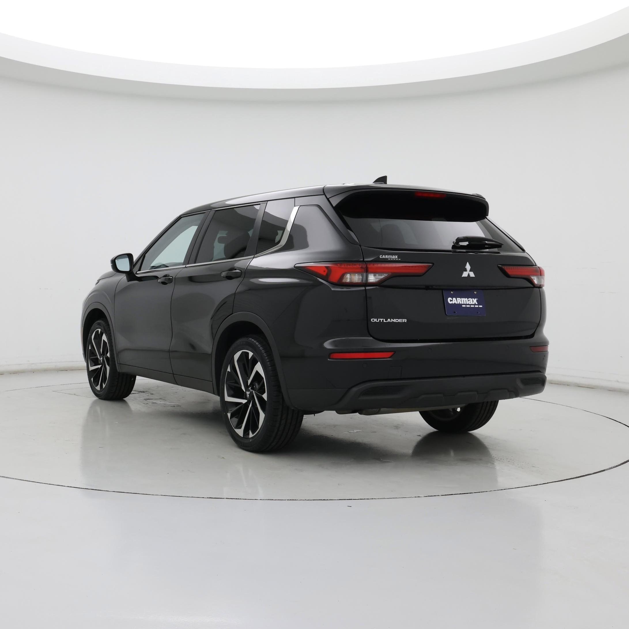 Thumbnail: 2022 Mitsubishi Outlander - 2
