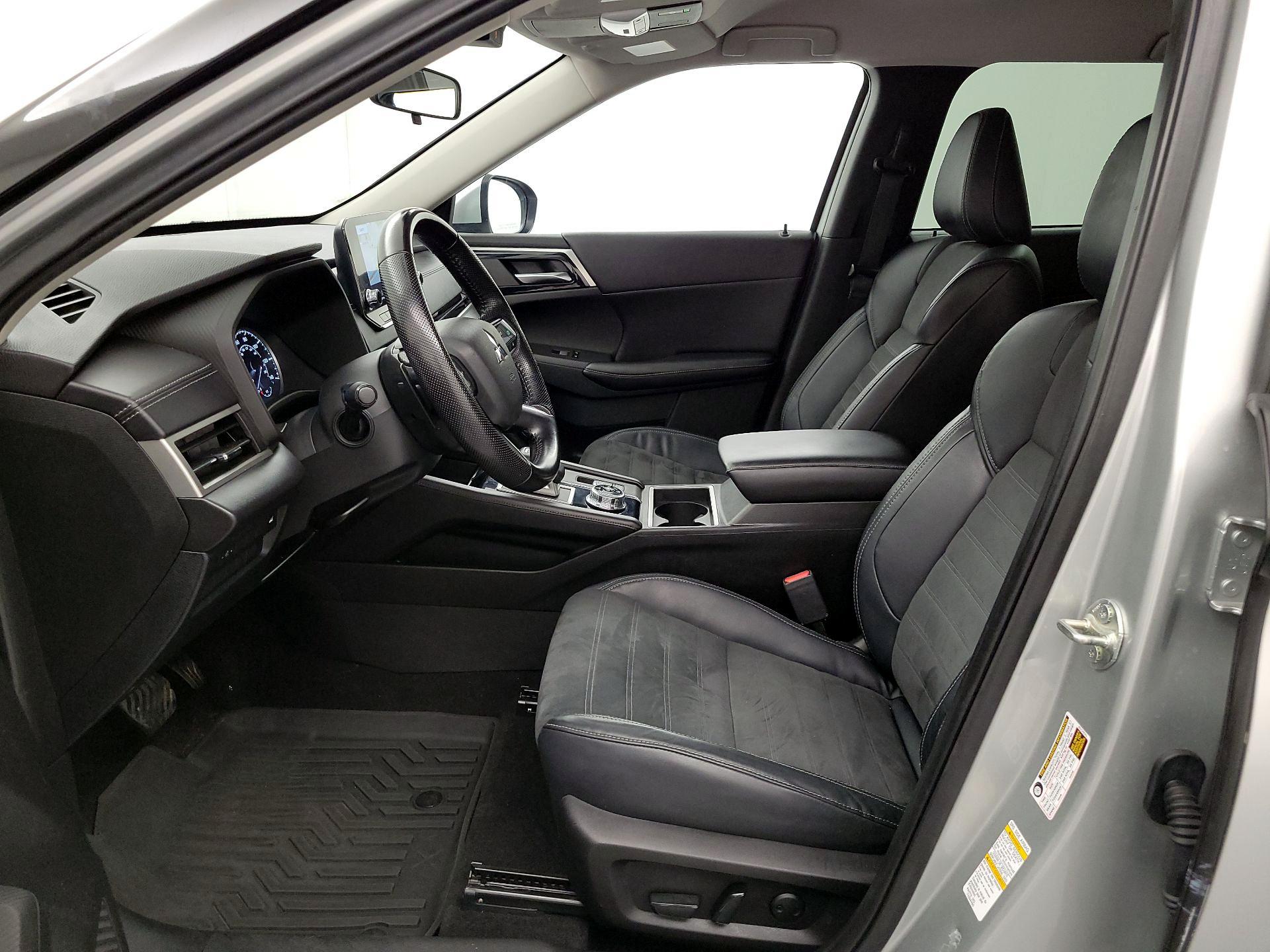 Thumbnail: 2022 Mitsubishi Outlander - 11