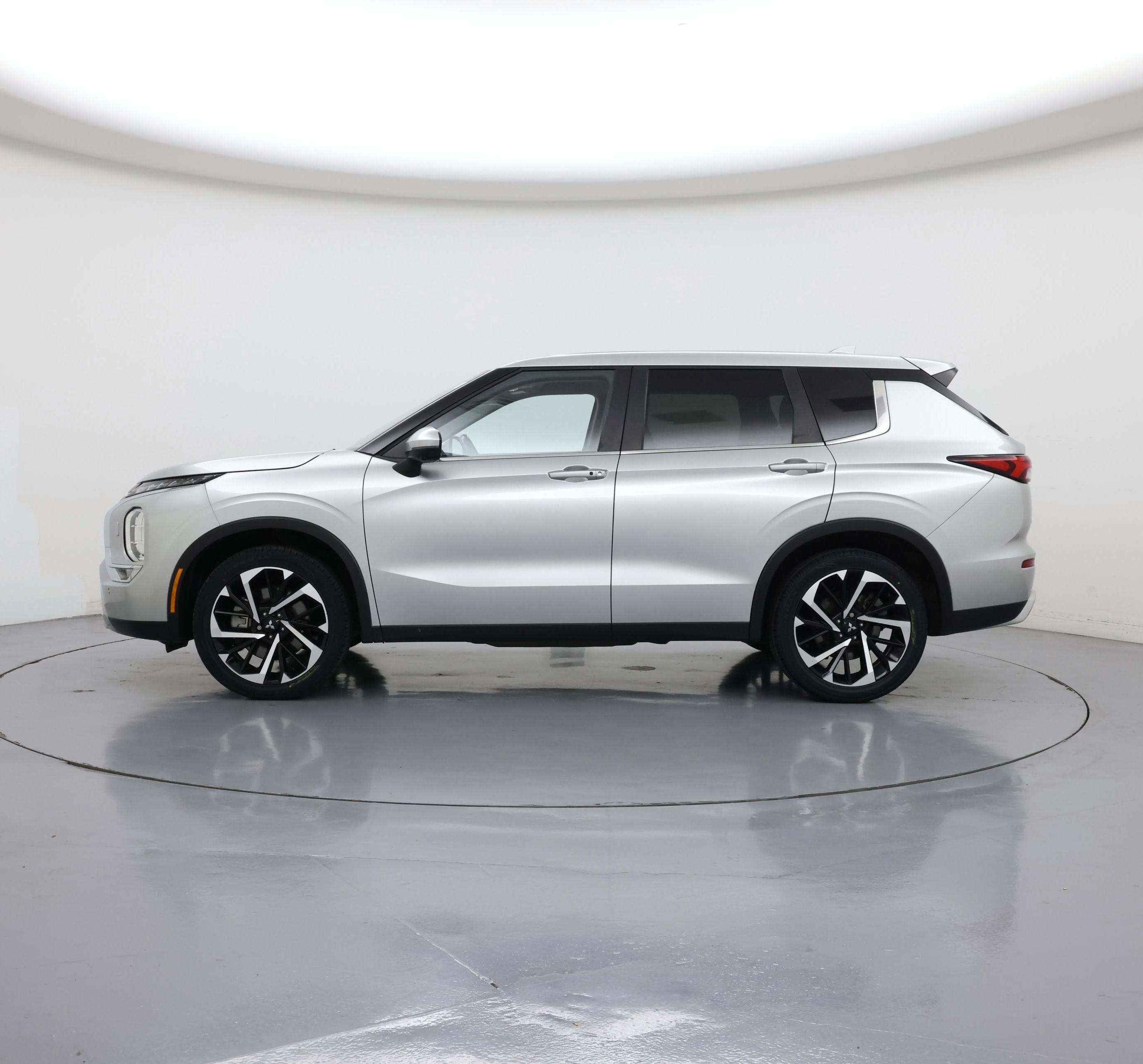 Thumbnail: 2022 Mitsubishi Outlander - 3