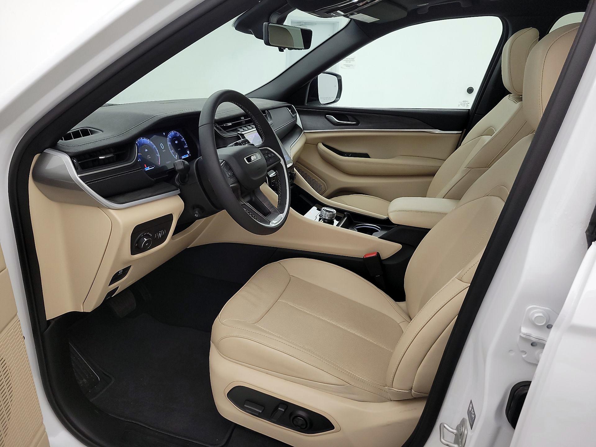 Thumbnail: 2024 Jeep Grand Cherokee - 11