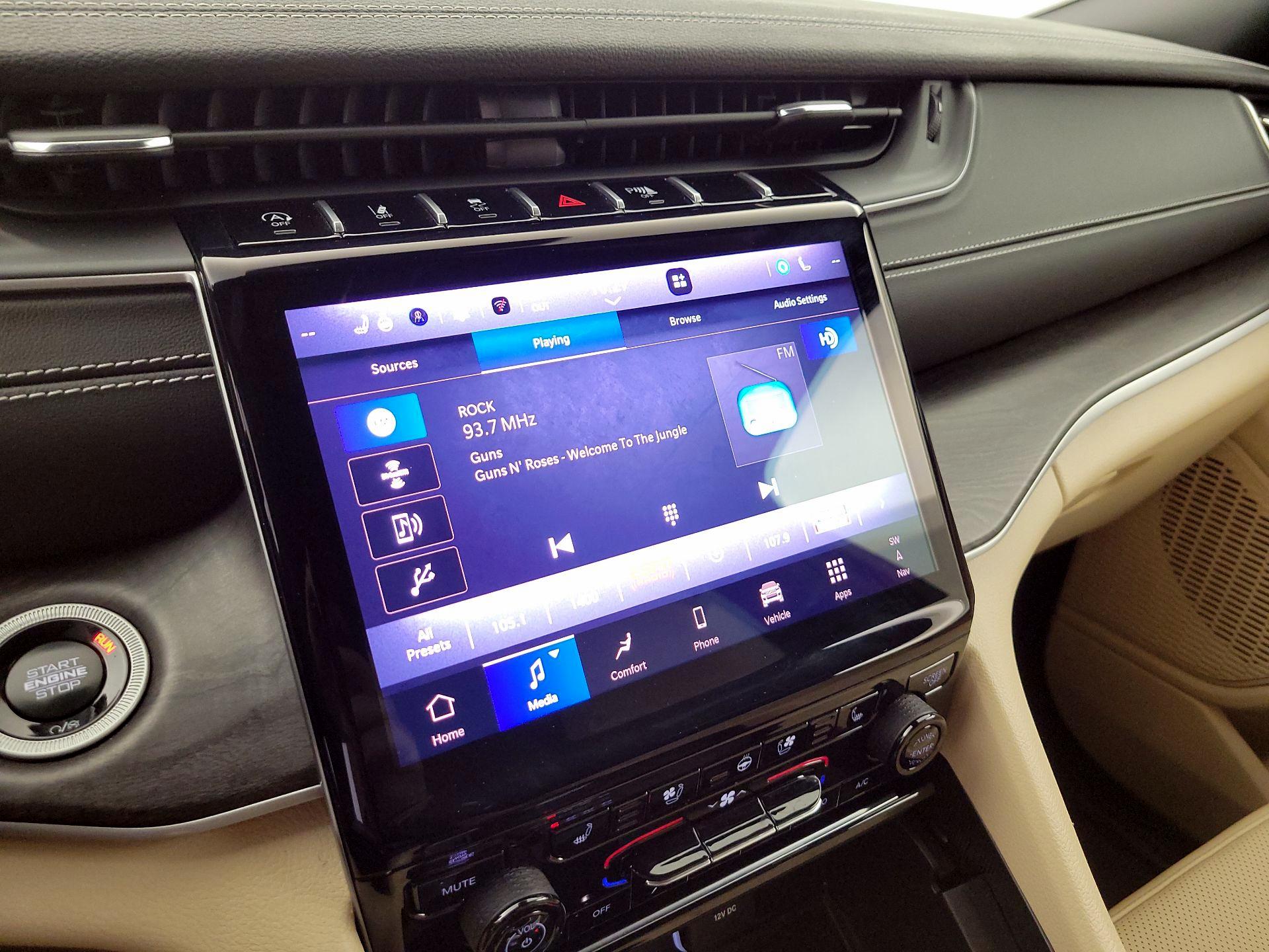 Thumbnail: 2024 Jeep Grand Cherokee - 16