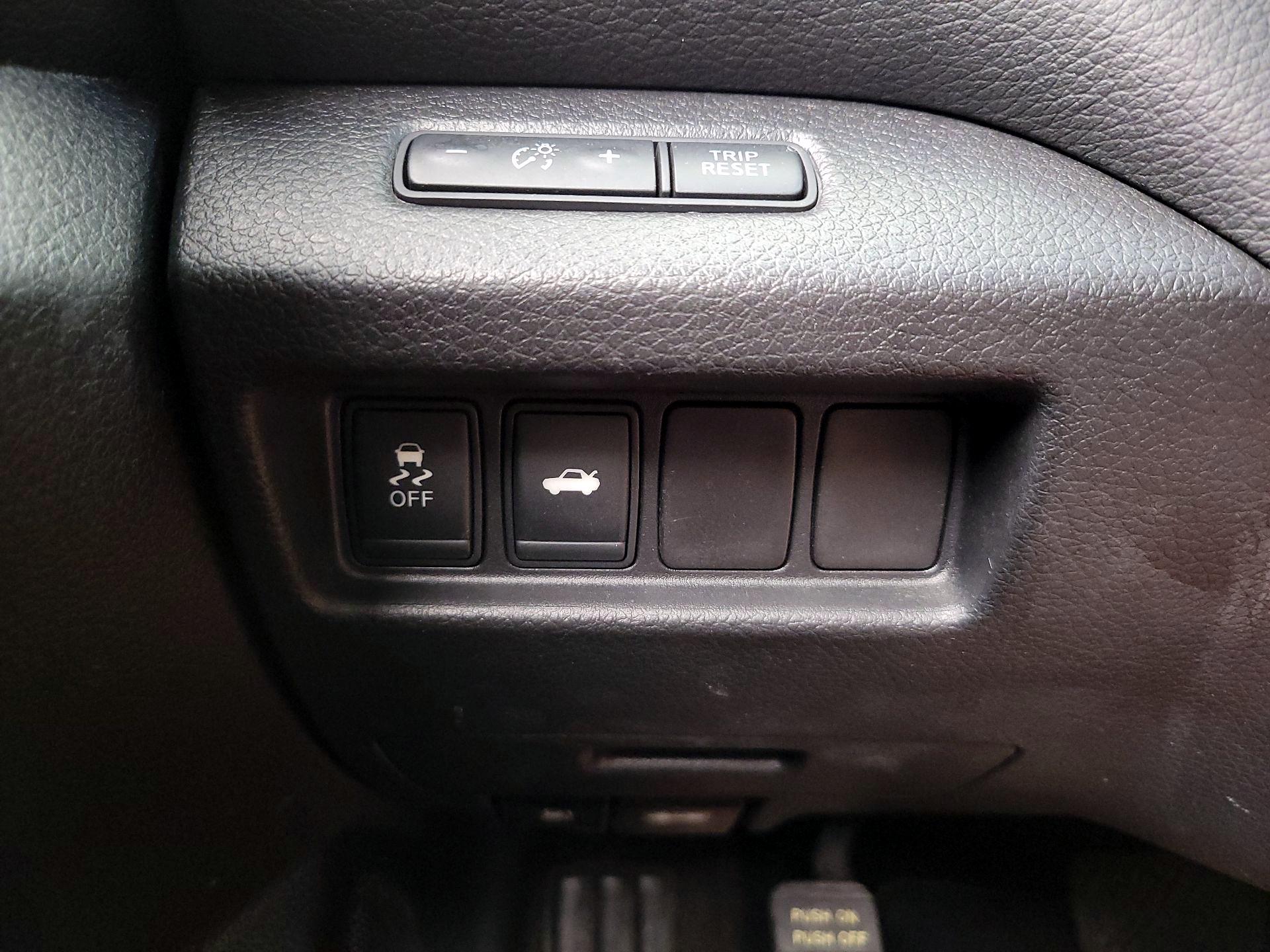 Thumbnail: 2014 Nissan Altima - 13