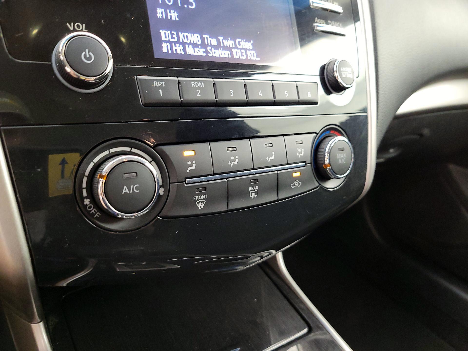 Thumbnail: 2014 Nissan Altima - 16