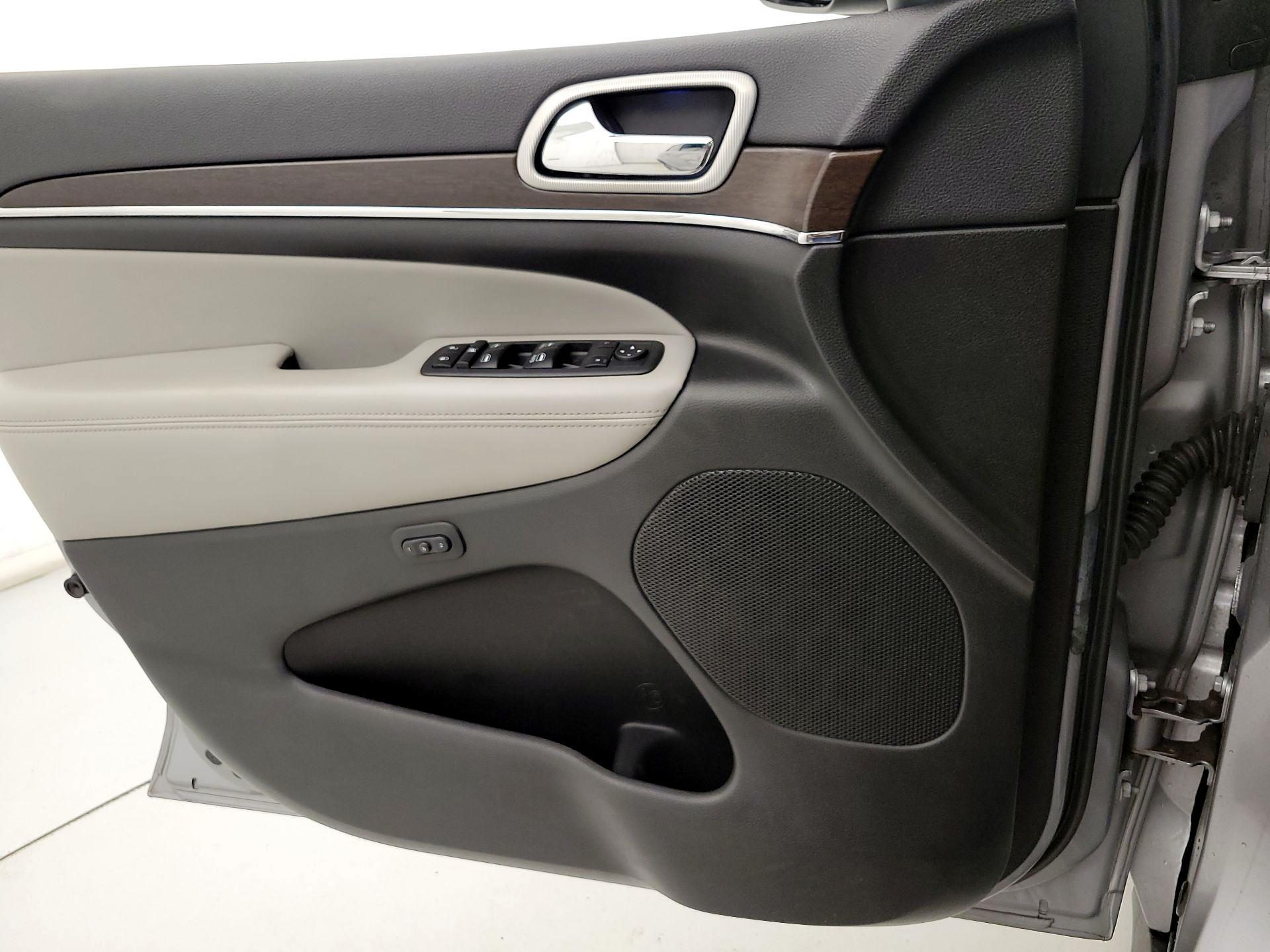 Thumbnail: 2018 Jeep Grand Cherokee - 12