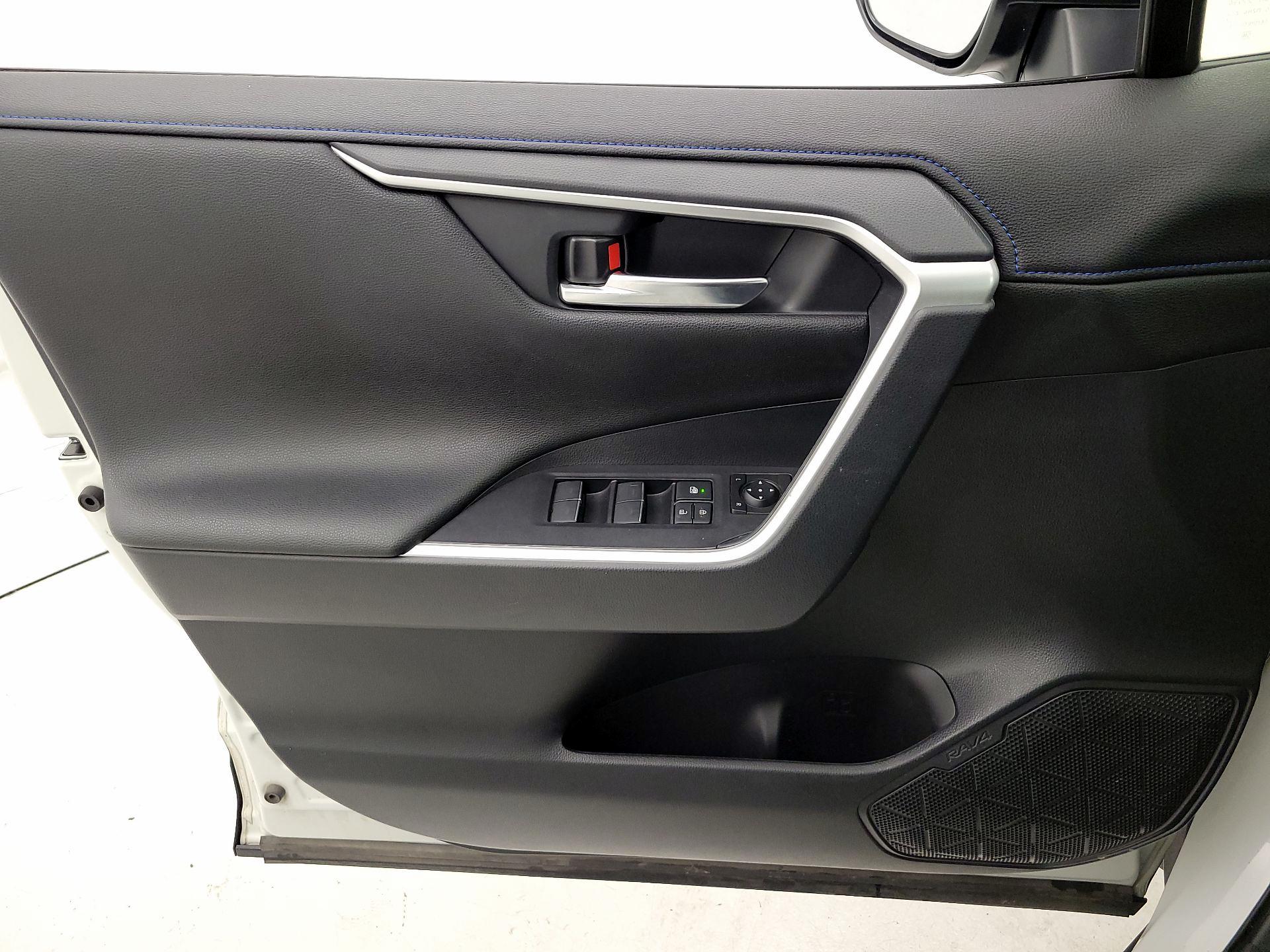 Thumbnail: 2022 Toyota RAV4 - 12