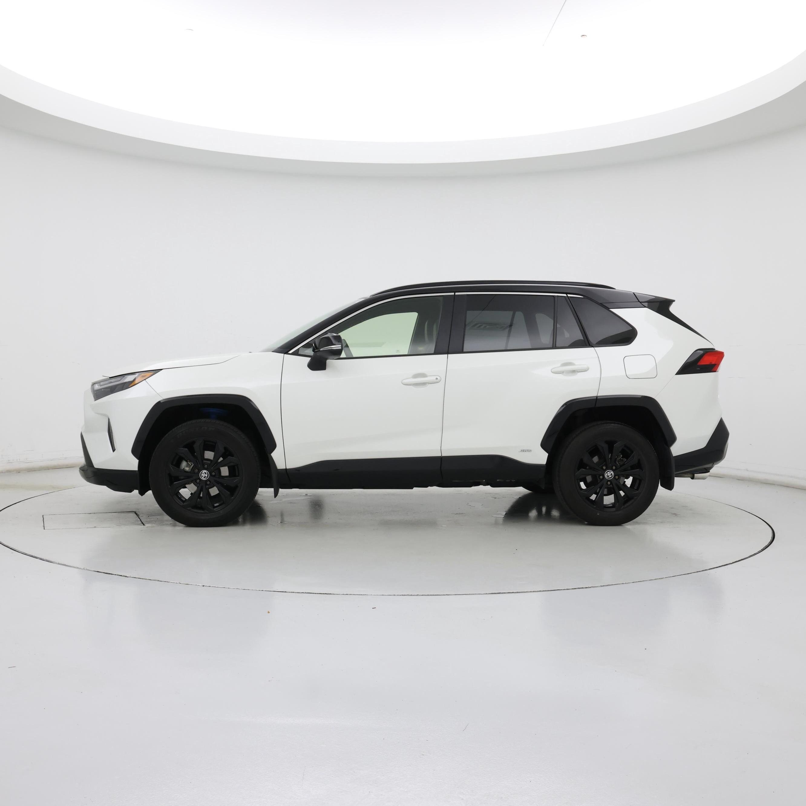Thumbnail: 2022 Toyota RAV4 - 3