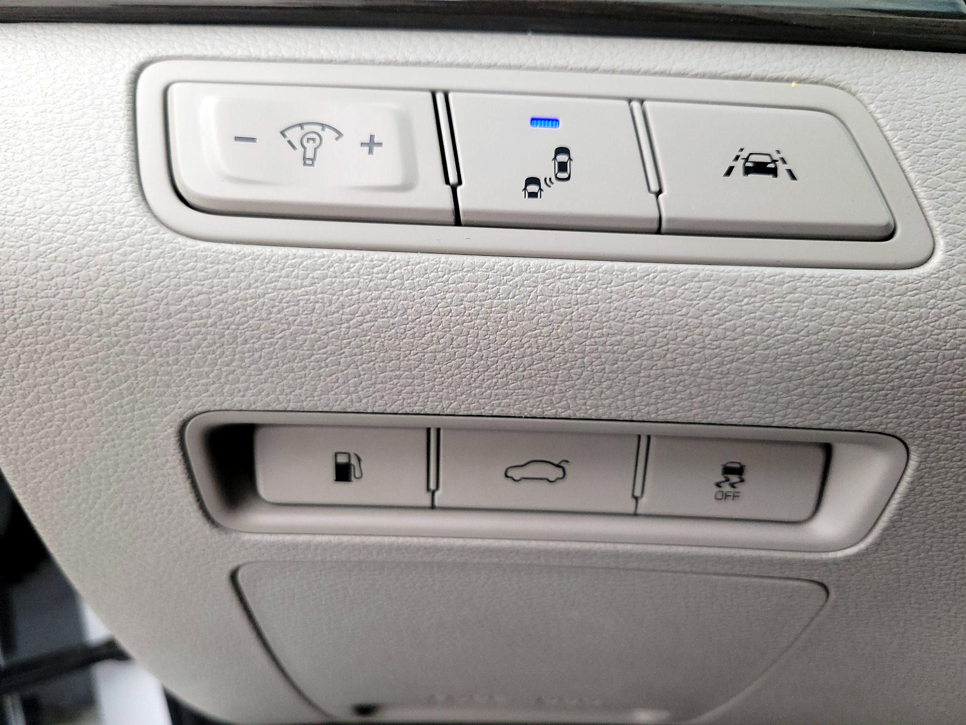 Thumbnail: 2015 Hyundai Sonata - 13