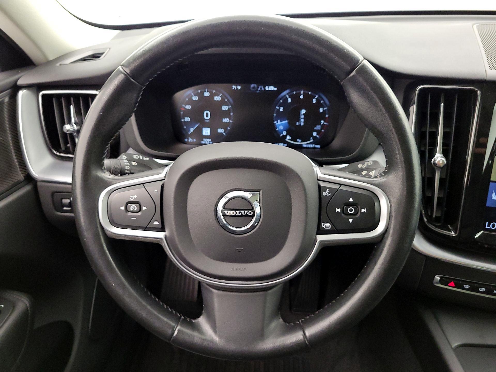 Thumbnail: 2019 Volvo XC60 - 10