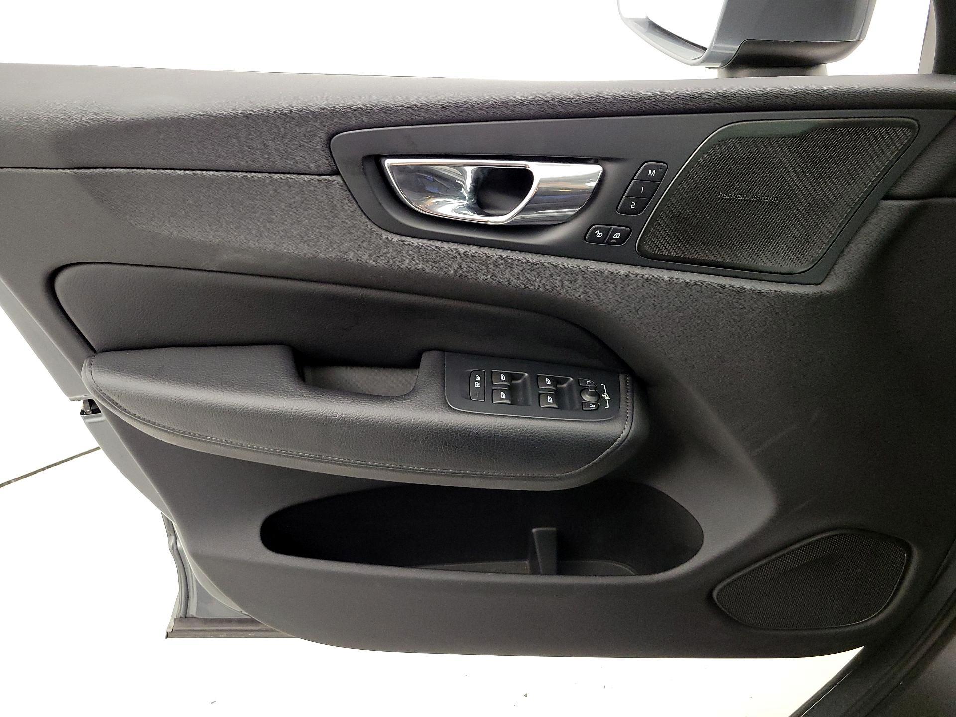 Thumbnail: 2019 Volvo XC60 - 12