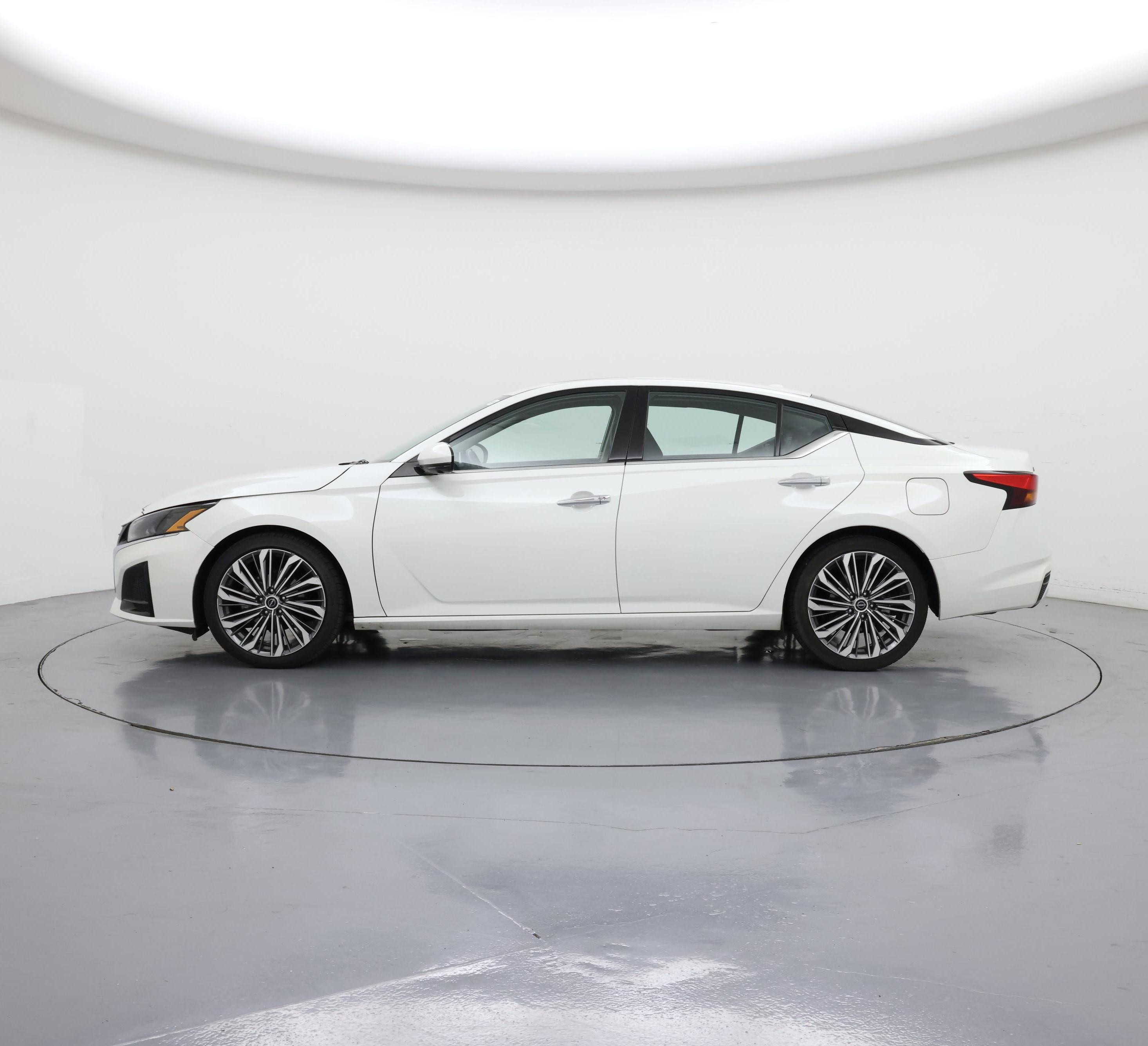 Thumbnail: 2023 Nissan Altima - 3