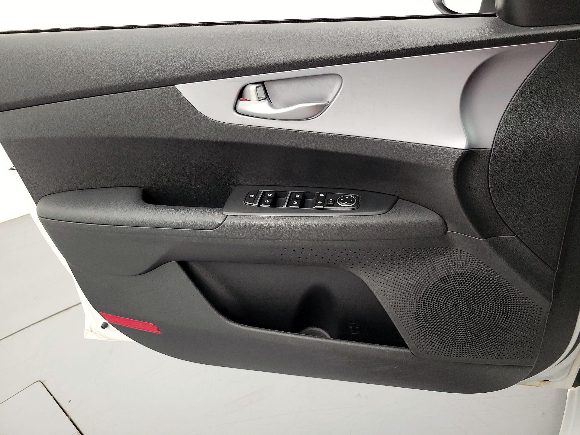 Thumbnail: 2023 Kia Forte - 12