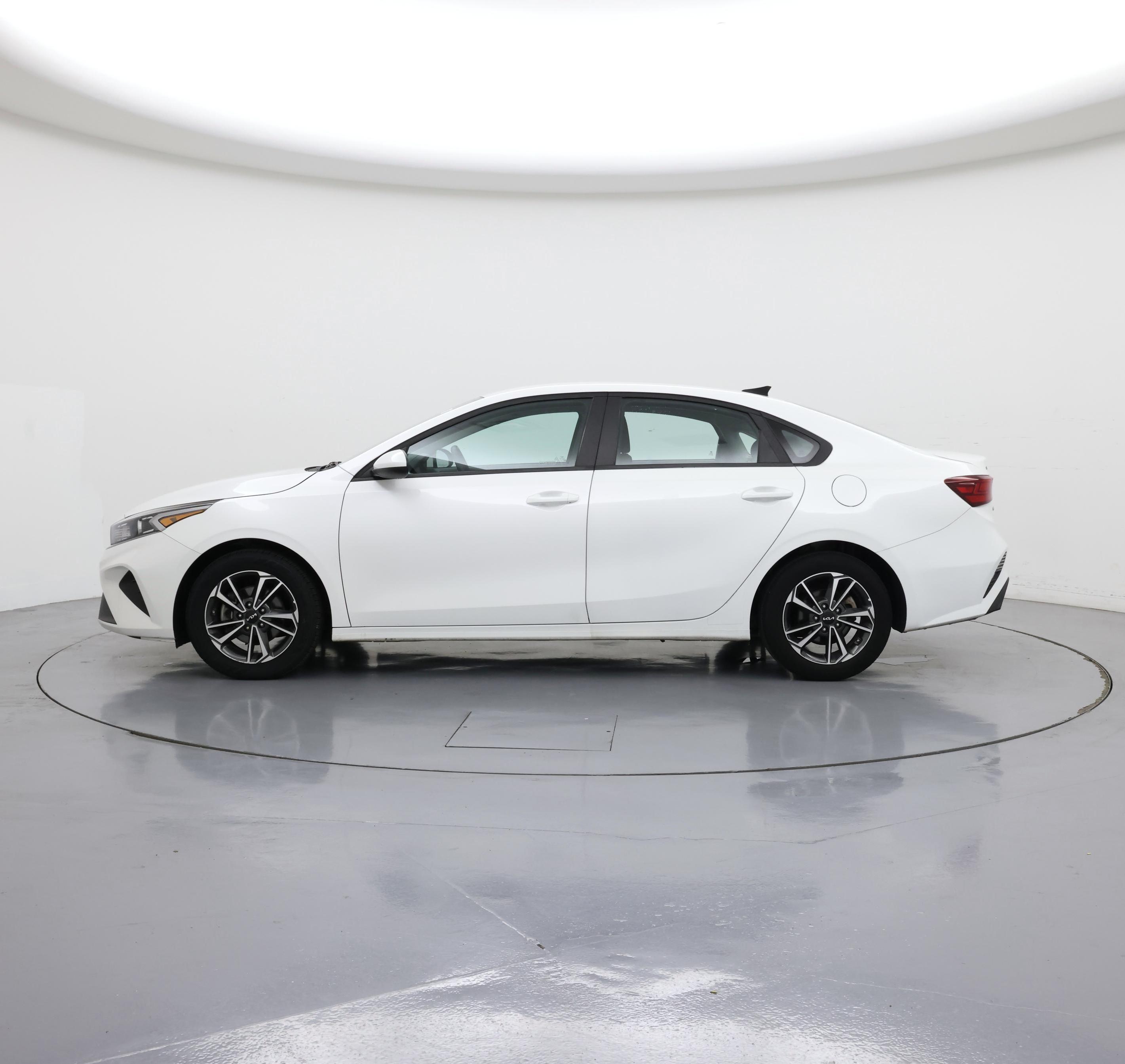 Thumbnail: 2023 Kia Forte - 3