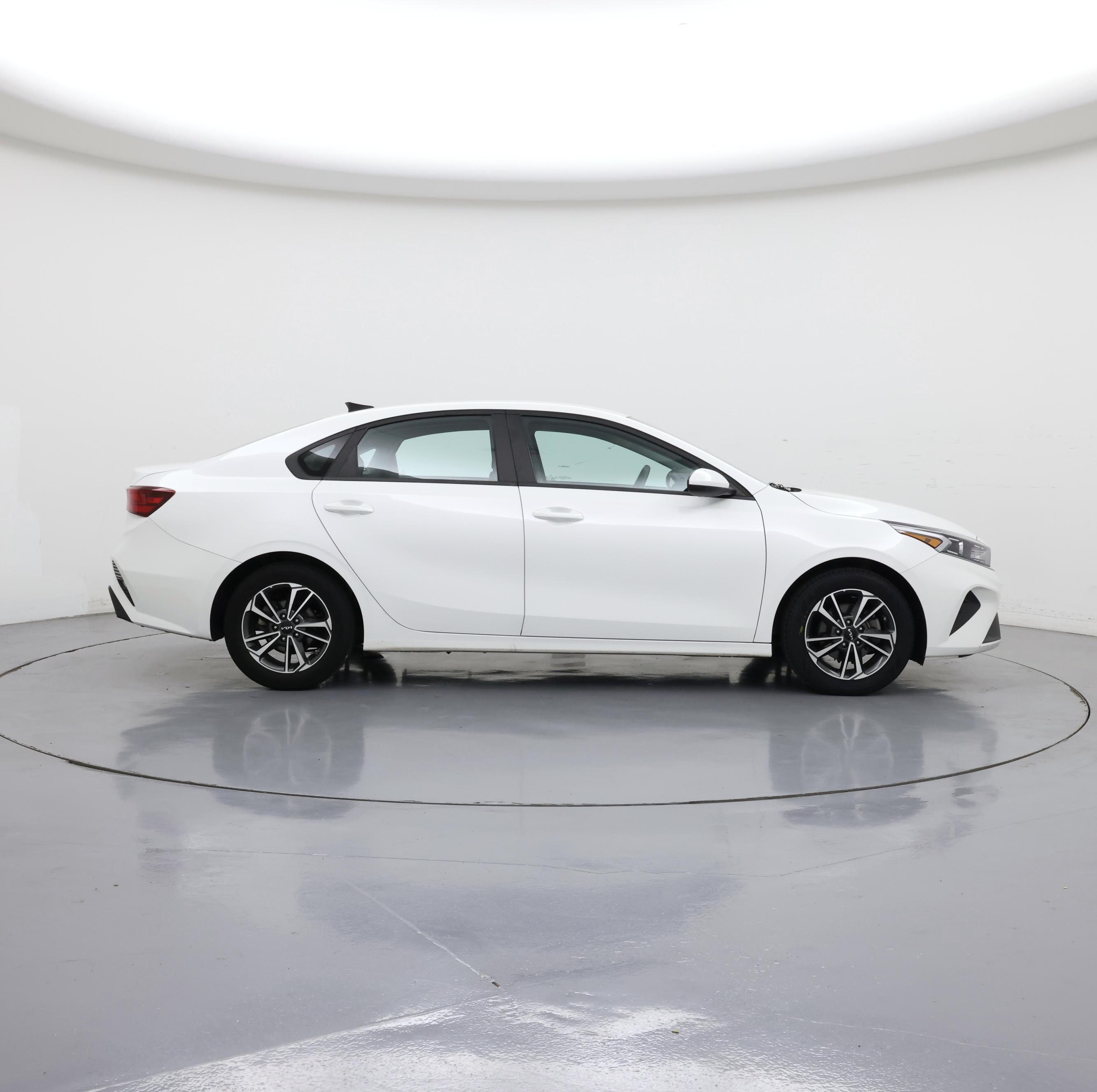 Thumbnail: 2023 Kia Forte - 7