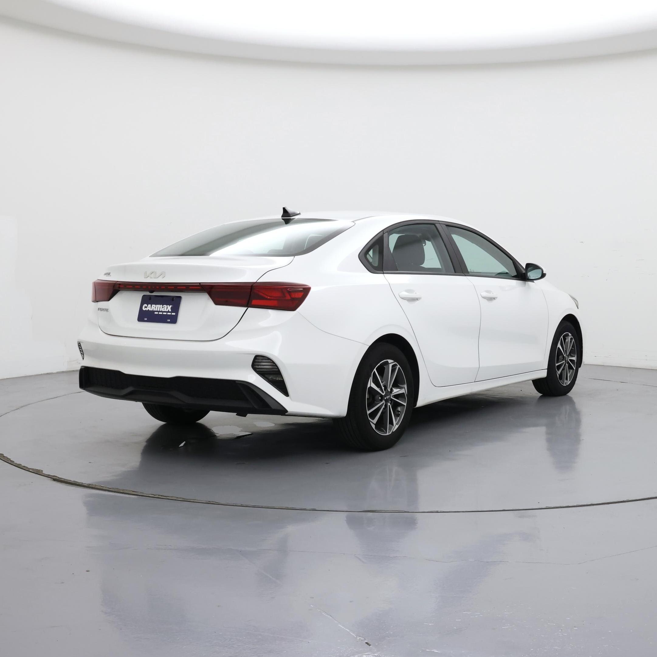 Thumbnail: 2023 Kia Forte - 8