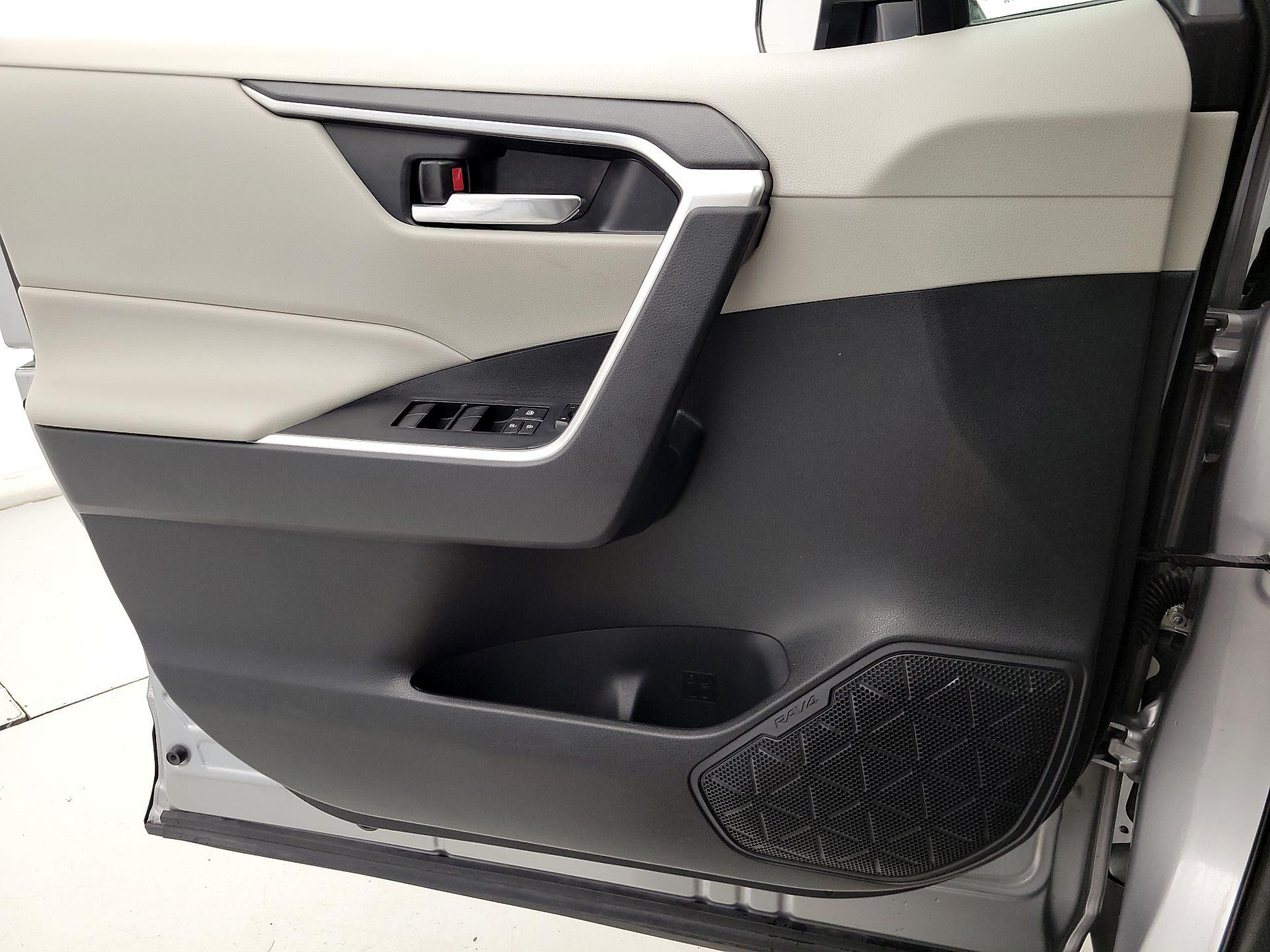 Thumbnail: 2020 Toyota RAV4 - 12