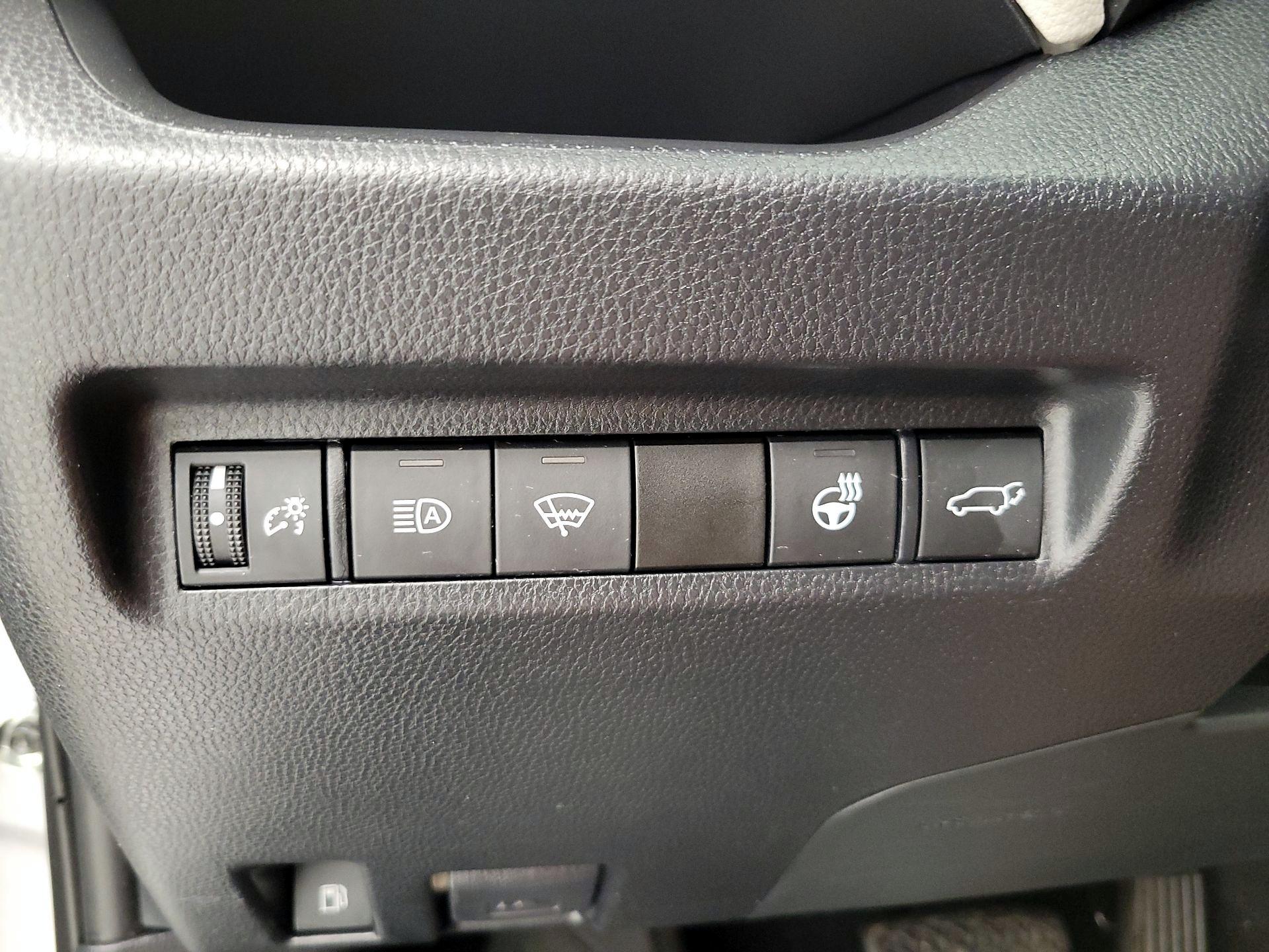 Thumbnail: 2020 Toyota RAV4 - 13