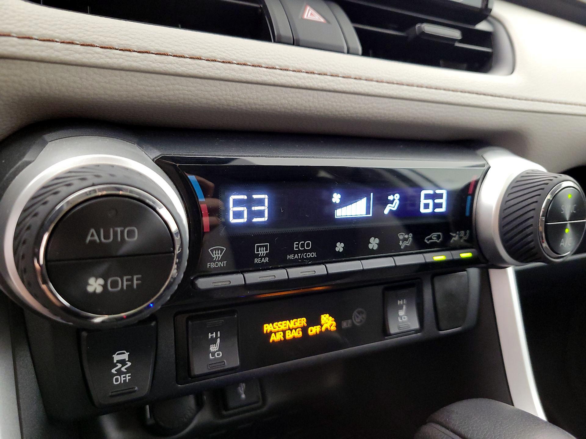 Thumbnail: 2020 Toyota RAV4 - 17