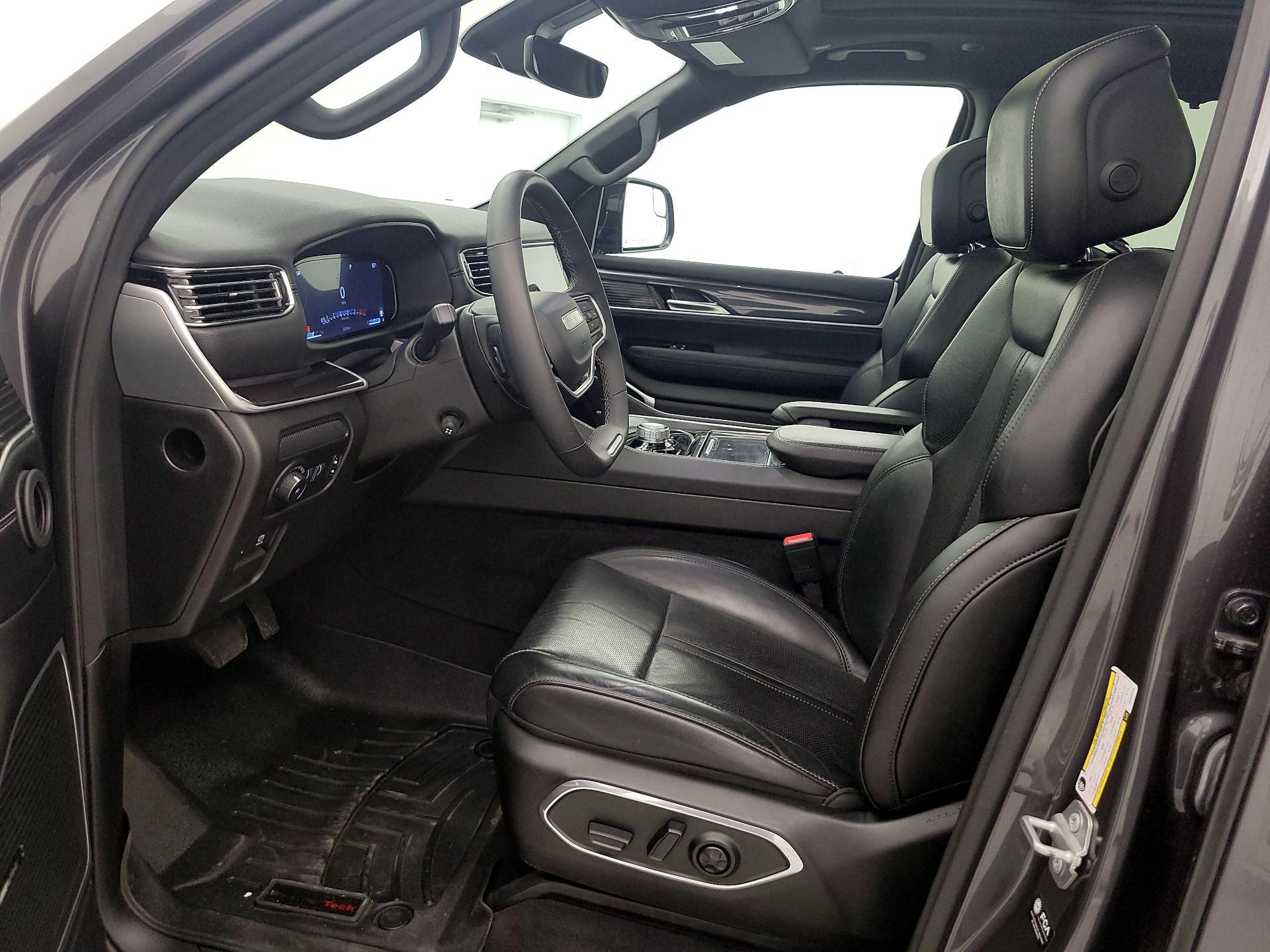 Thumbnail: 2023 Jeep Wagoneer - 11