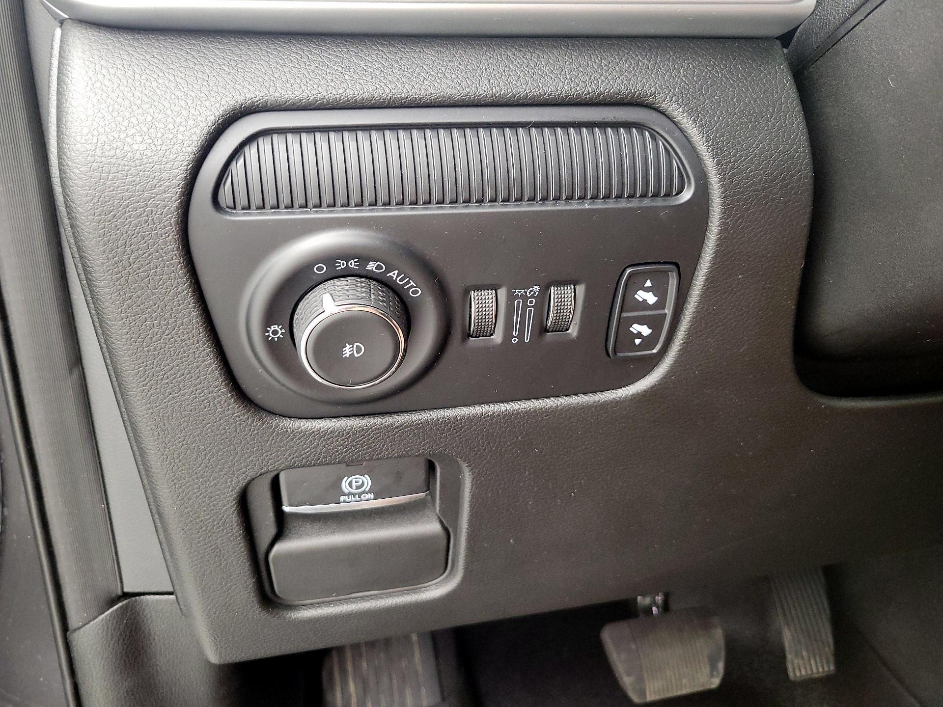 Thumbnail: 2023 Jeep Wagoneer - 13