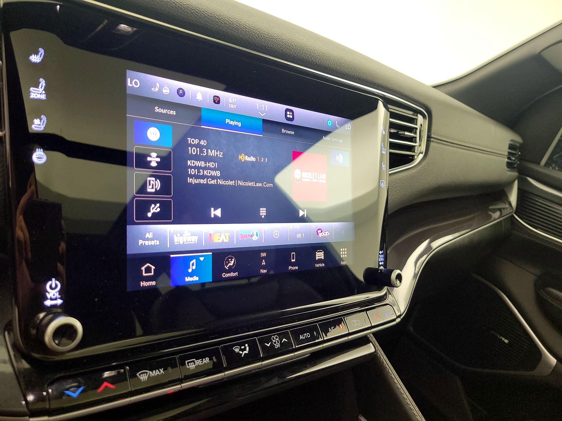 Thumbnail: 2023 Jeep Wagoneer - 16